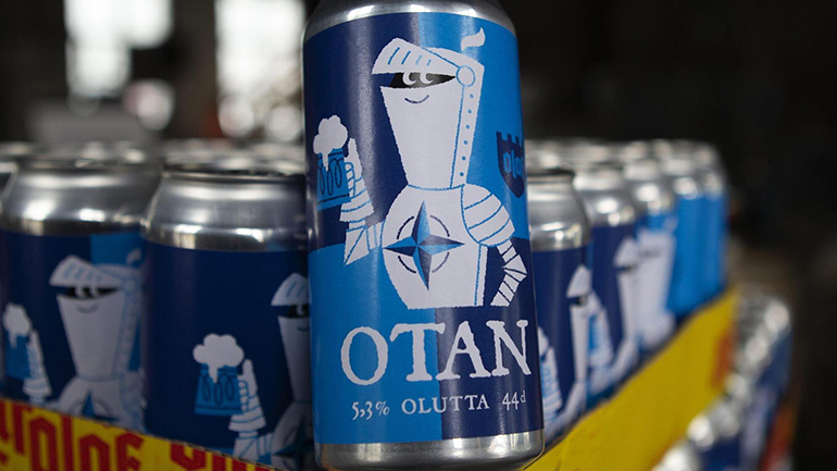 Φινλανδία: Ζυθοποιία λανσάρει μια νέα μπύρα για να γιορτάσει την αίτηση ένταξης στο ΝΑΤΟ